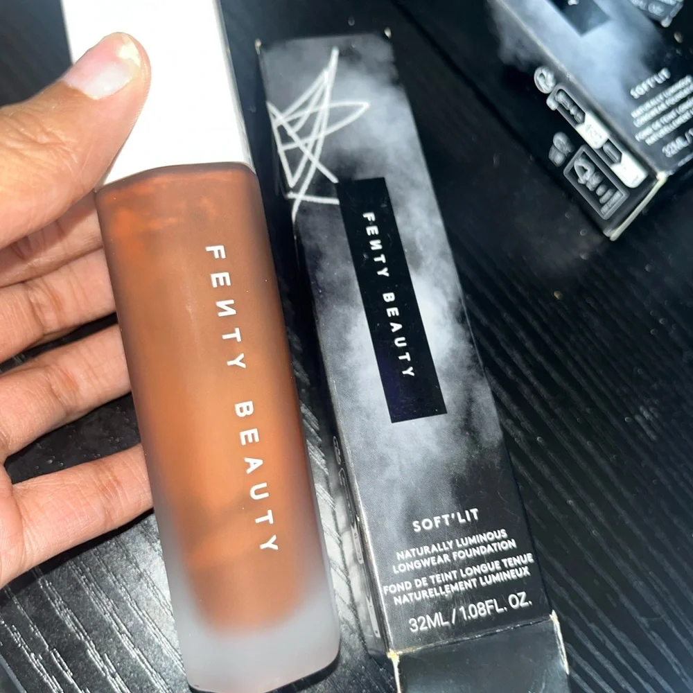 Fenty Beauty Soft Matte Liquid Foundation - Warm Beige